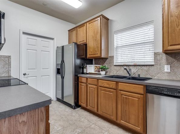 252  Turnberry Lane , Lewisville Texas 75067