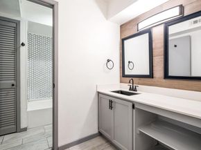 3913  Inwood Road  2006, Dallas Texas 75209