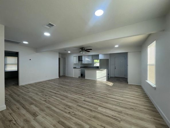 2512 E Overton Road , Dallas Texas 75216