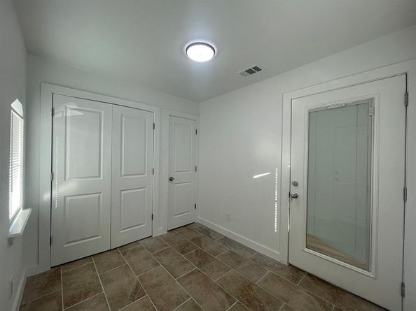 2512 E Overton Road , Dallas Texas 75216