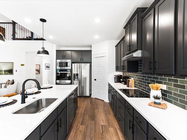 1424  Elle Lane , Aubrey Texas 76227