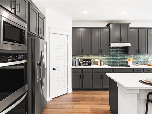 1424  Elle Lane , Aubrey Texas 76227