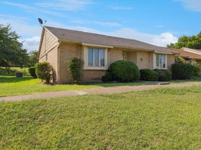 11 E Townhouse Lane  26, Grand Prairie Texas 75052