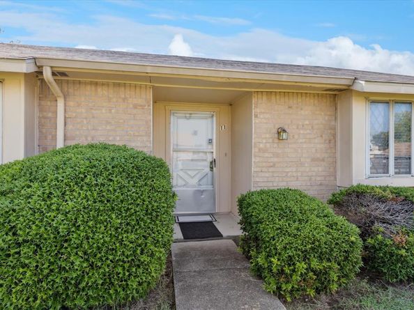 11 E Townhouse Lane  26, Grand Prairie Texas 75052