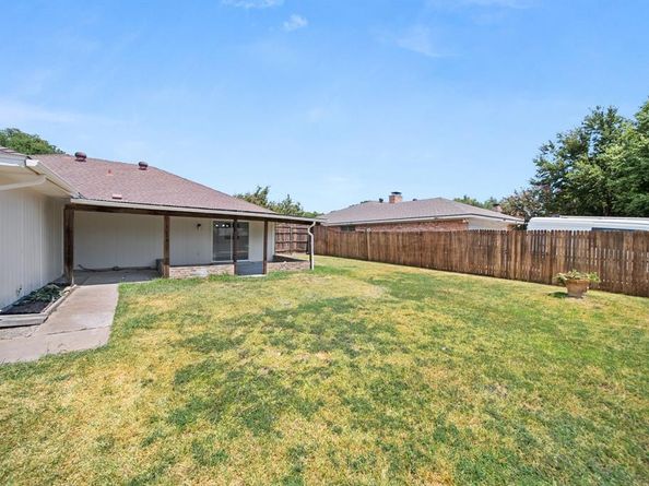 3802  Roan Circle , Garland Texas 75043
