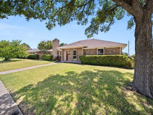3802  Roan Circle , Garland Texas 75043