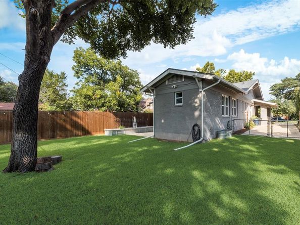 1124  Clara Street , Fort Worth Texas 76110