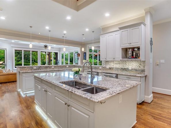 4731 N Lindhurst Avenue , Dallas Texas 75229