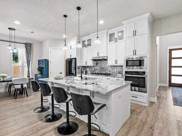 2318  Jonesboro Avenue , Dallas Texas 75228