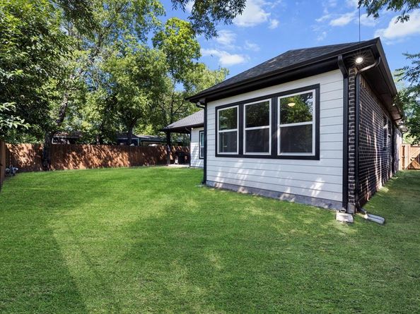 2318  Jonesboro Avenue , Dallas Texas 75228
