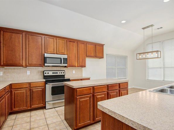 5915  Saddleridge Court , Grand Prairie Texas 75052