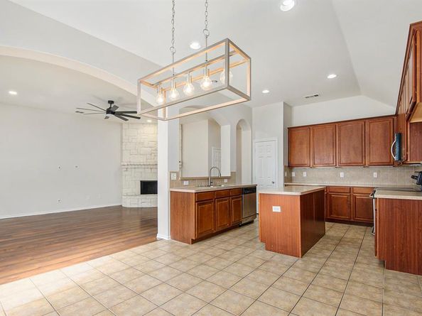 5915  Saddleridge Court , Grand Prairie Texas 75052