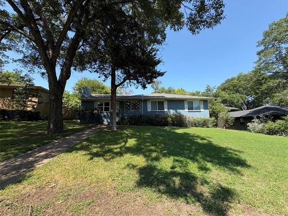 2523  Whitewood Drive , Dallas Texas 75233