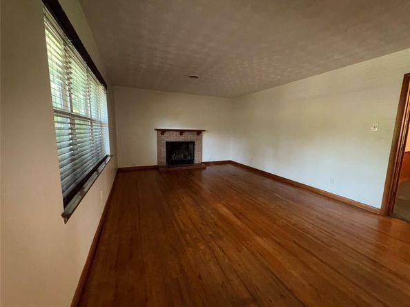 2523  Whitewood Drive , Dallas Texas 75233