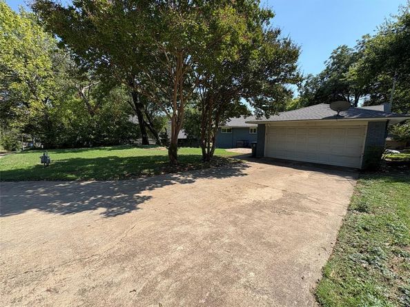 2523  Whitewood Drive , Dallas Texas 75233