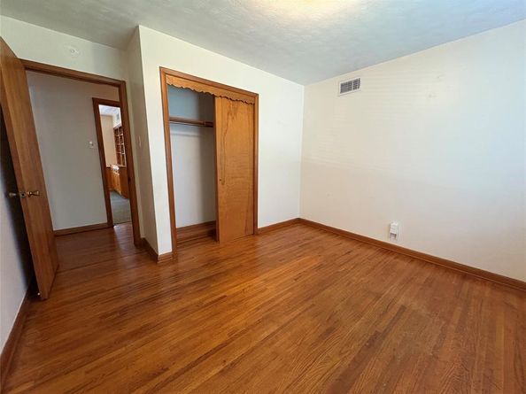 2523  Whitewood Drive , Dallas Texas 75233