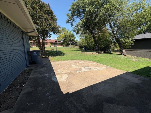 2523  Whitewood Drive , Dallas Texas 75233