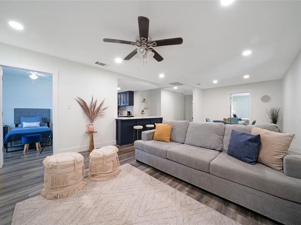 2842  Burlington Boulevard , Dallas Texas 75211