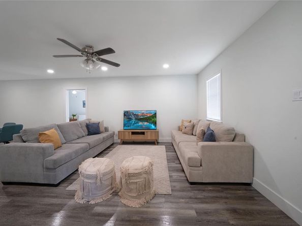 2842  Burlington Boulevard , Dallas Texas 75211