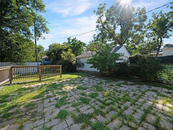 2842  Burlington Boulevard , Dallas Texas 75211