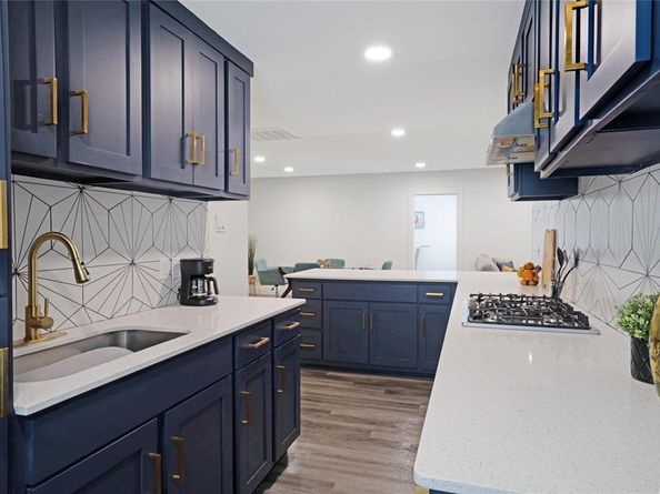 2842  Burlington Boulevard , Dallas Texas 75211