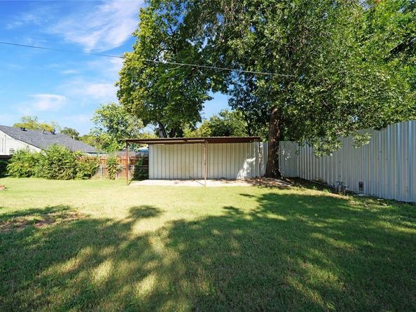 2842  Burlington Boulevard , Dallas Texas 75211