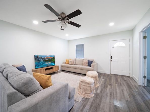 2842  Burlington Boulevard , Dallas Texas 75211