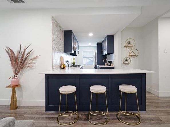 2842  Burlington Boulevard , Dallas Texas 75211