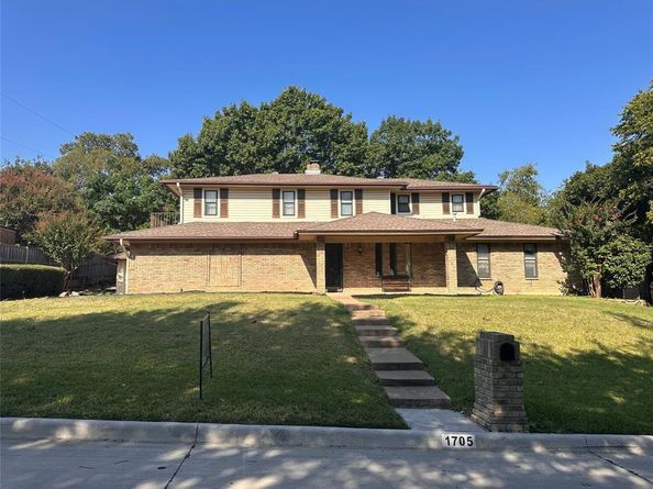 1705  Northtown Drive , Grand Prairie Texas 75050