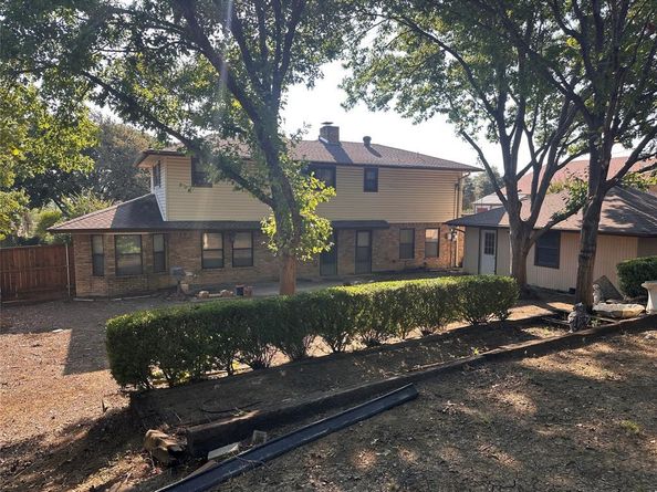 1705  Northtown Drive , Grand Prairie Texas 75050