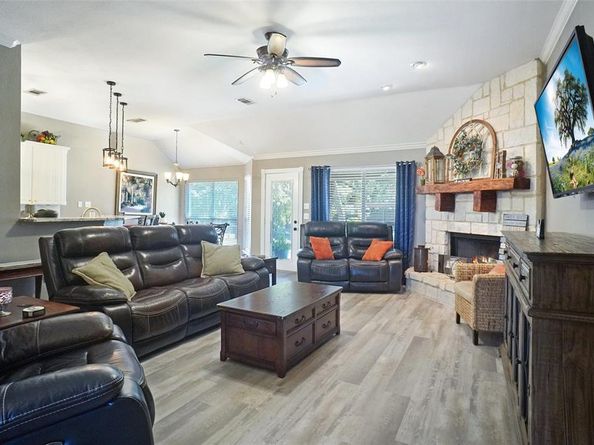 112  Ty Lane , Azle Texas 76020