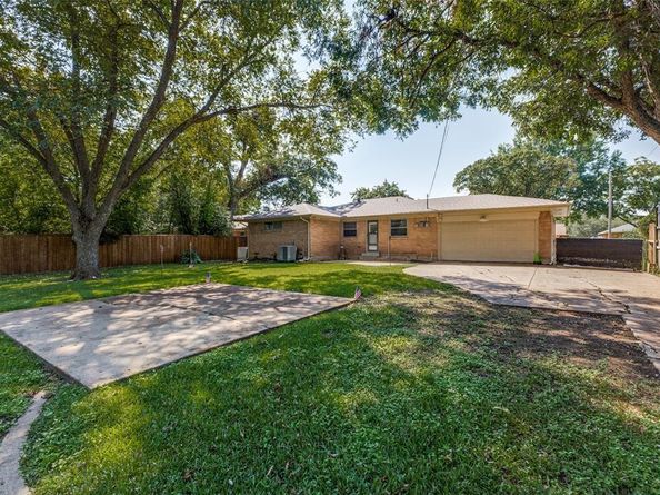 2733  Whitewood Drive , Dallas Texas 75233