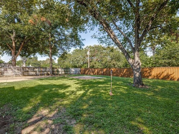 2733  Whitewood Drive , Dallas Texas 75233