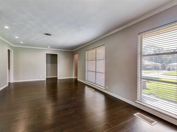 2733  Whitewood Drive , Dallas Texas 75233