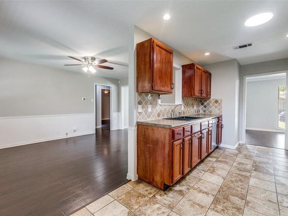 2733  Whitewood Drive , Dallas Texas 75233