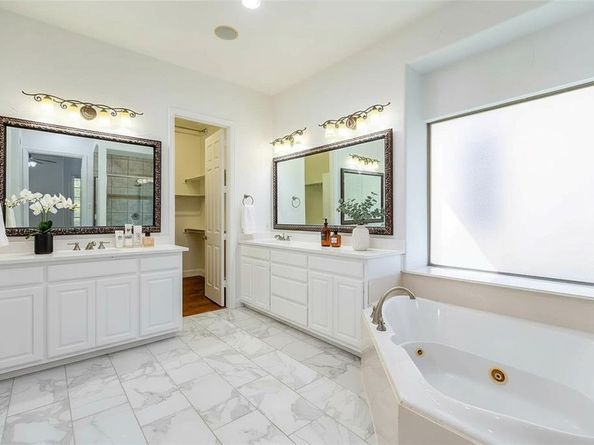 828  La Jolla  , Irving Texas 75039