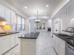 828  La Jolla  , Irving Texas 75039