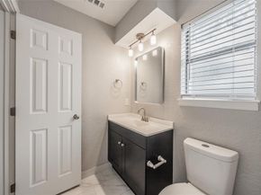 336  Oak Street , Azle Texas 76020
