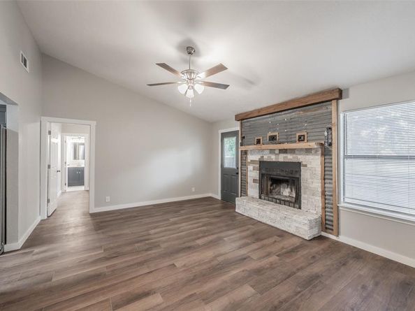 336  Oak Street , Azle Texas 76020
