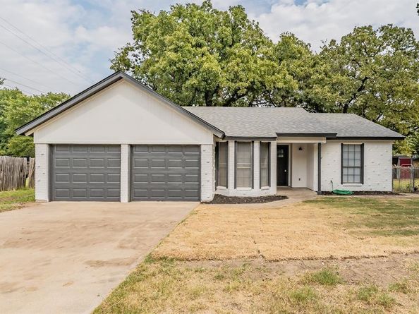 336  Oak Street , Azle Texas 76020