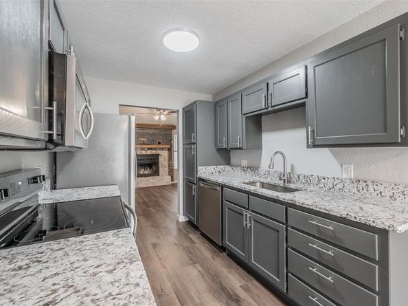 336  Oak Street , Azle Texas 76020