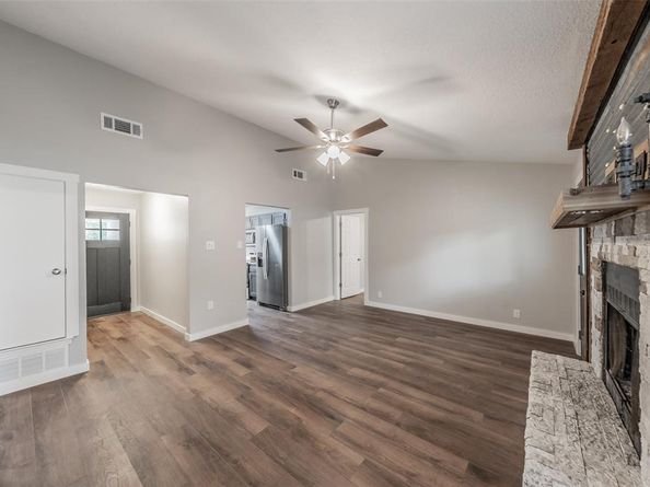 336  Oak Street , Azle Texas 76020