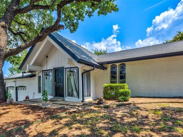 2804  Oak Cliff Lane , Arlington Texas 76012