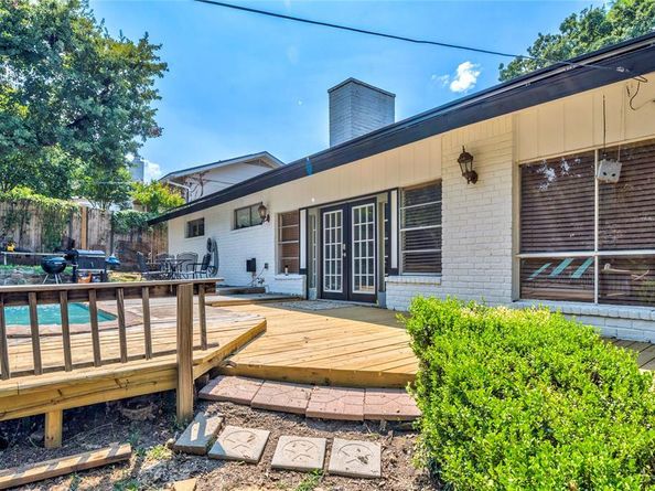 2804  Oak Cliff Lane , Arlington Texas 76012