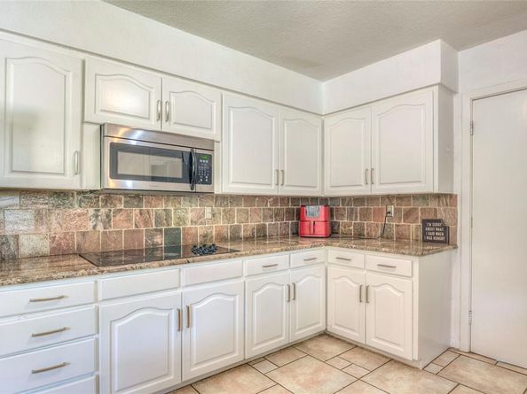 2804  Oak Cliff Lane , Arlington Texas 76012