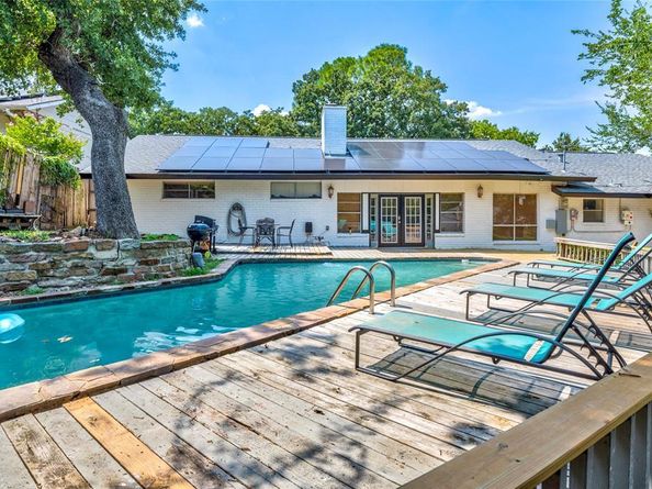 2804  Oak Cliff Lane , Arlington Texas 76012