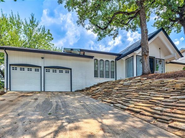 2804  Oak Cliff Lane , Arlington Texas 76012