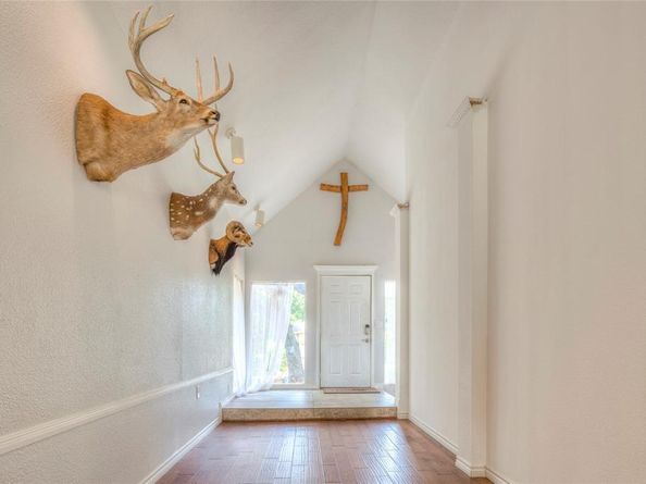 2804  Oak Cliff Lane , Arlington Texas 76012