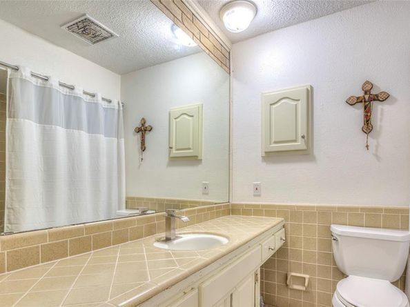 2804  Oak Cliff Lane , Arlington Texas 76012