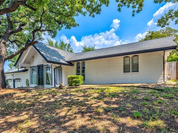 2804  Oak Cliff Lane , Arlington Texas 76012